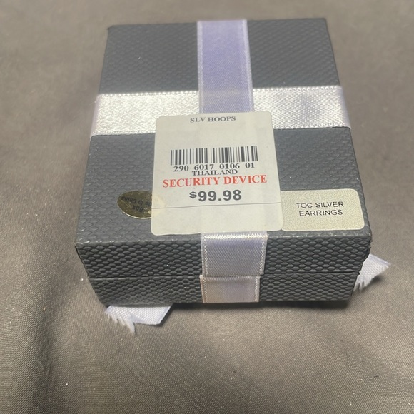 Silver Hoop Earrings never warn - Picture 3 of 3